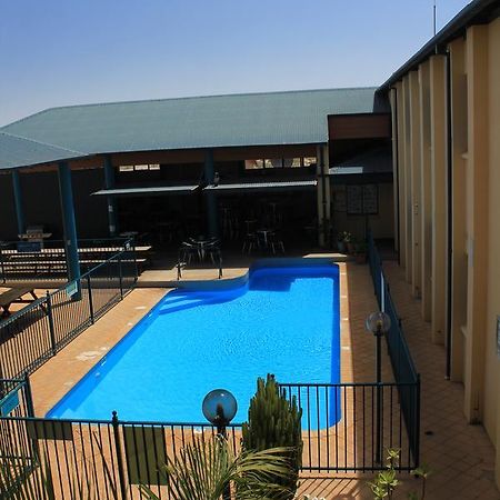 הוסטל קורל ביי Ningaloo Club Backpackers מראה חיצוני תמונה