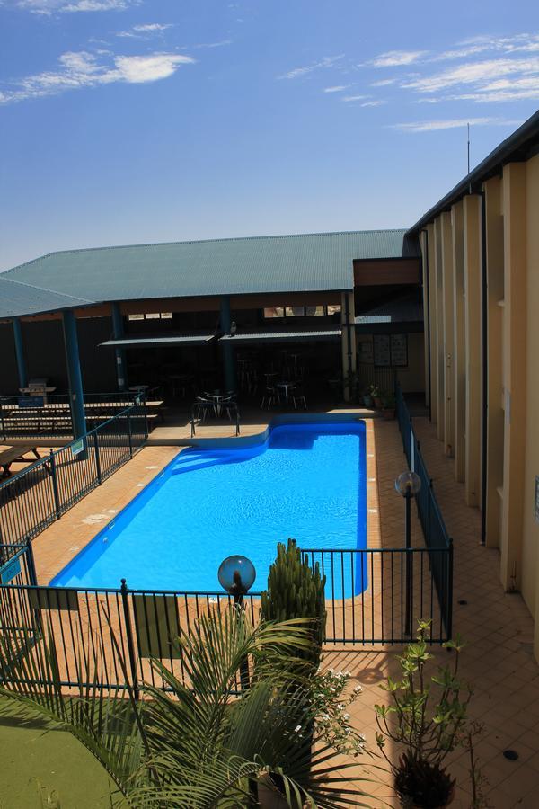 הוסטל קורל ביי Ningaloo Club Backpackers מראה חיצוני תמונה