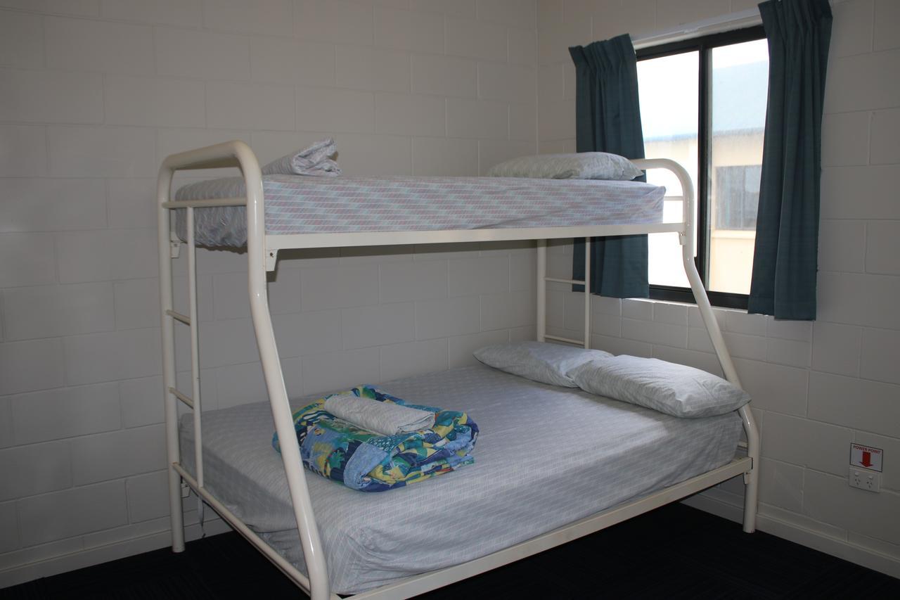 הוסטל קורל ביי Ningaloo Club Backpackers מראה חיצוני תמונה