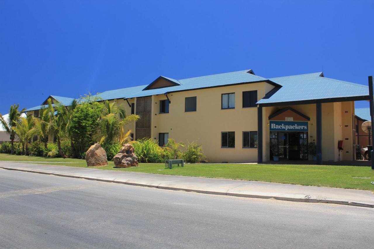 הוסטל קורל ביי Ningaloo Club Backpackers מראה חיצוני תמונה