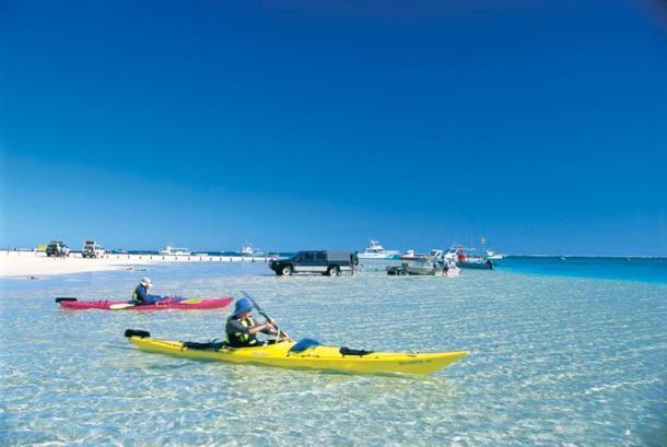 הוסטל קורל ביי Ningaloo Club Backpackers מראה חיצוני תמונה